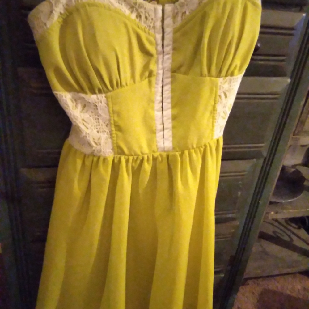 Nice fitting great material dress...